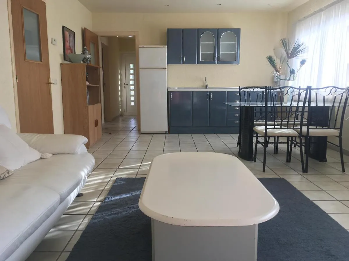 Lloret De Mar -Villa Sleeps 9 With Pool , Seaview, Wifi, Streamingservices 0*, Lloret de Mar Španělsko
