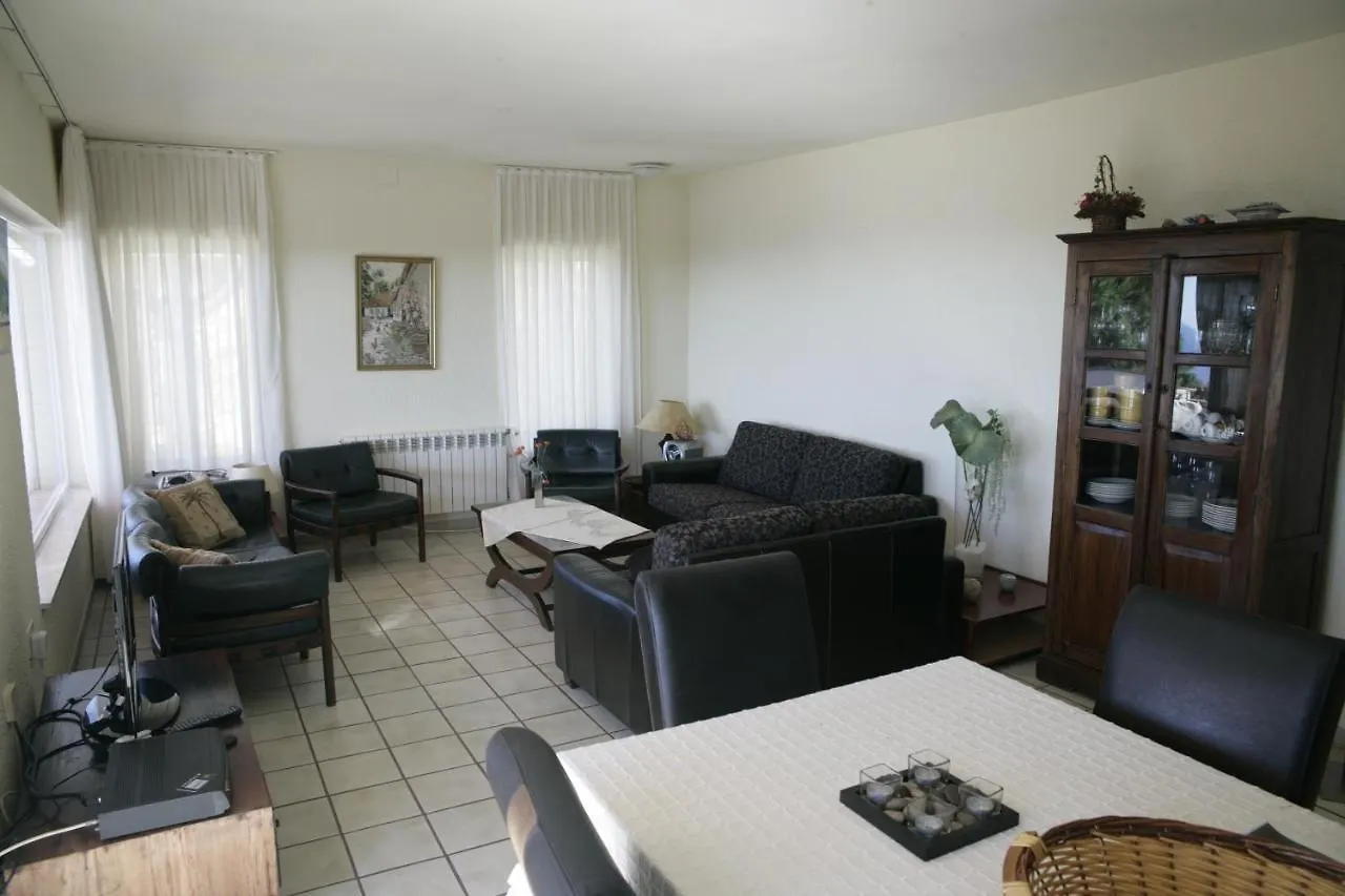 Lloret De Mar -Villa Sleeps 9 With Pool , Seaview, Wifi, Streamingservices 0*, Lloret de Mar Španělsko